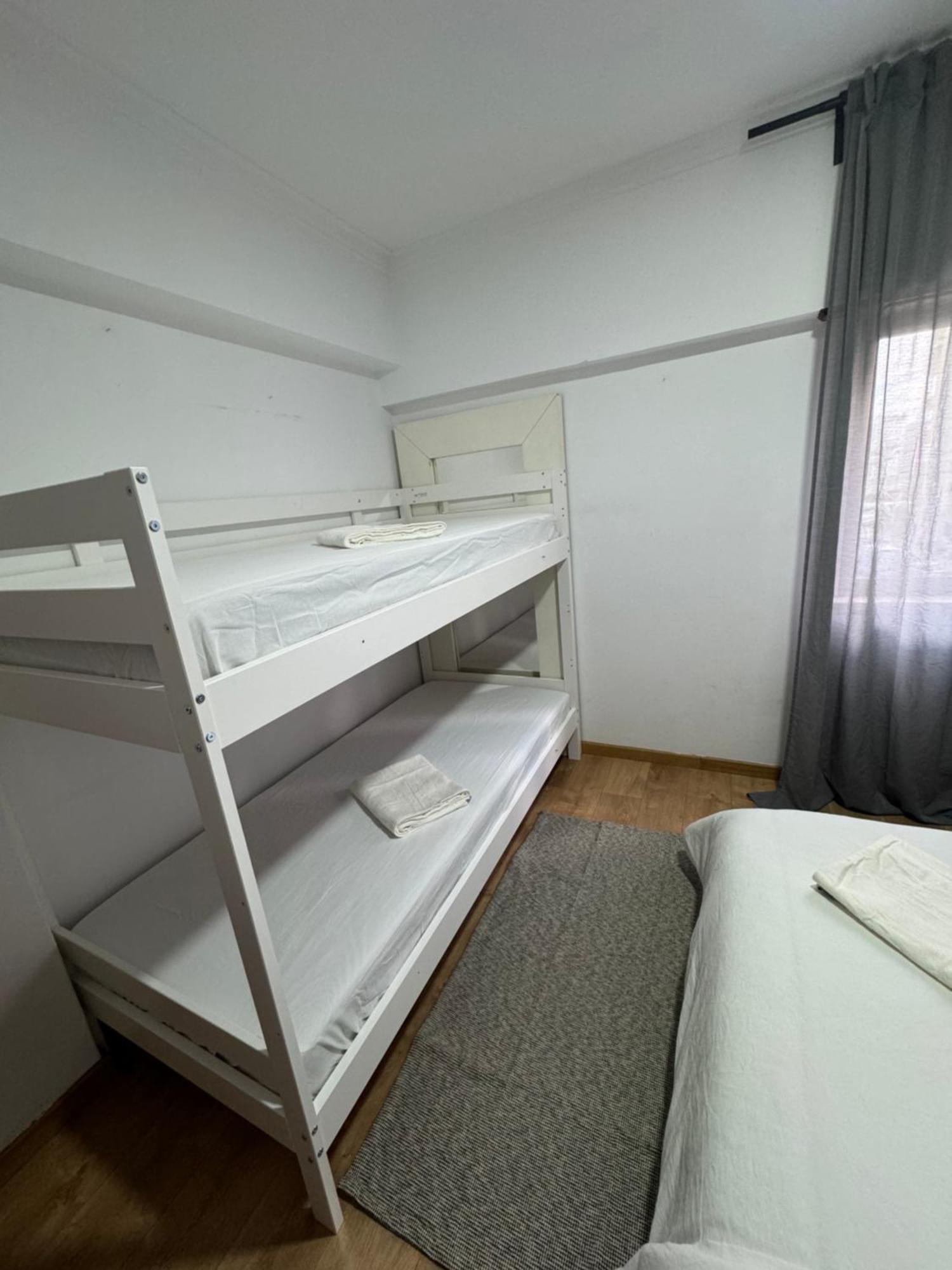 Airport And Bus Station Home Lisboa Стая снимка