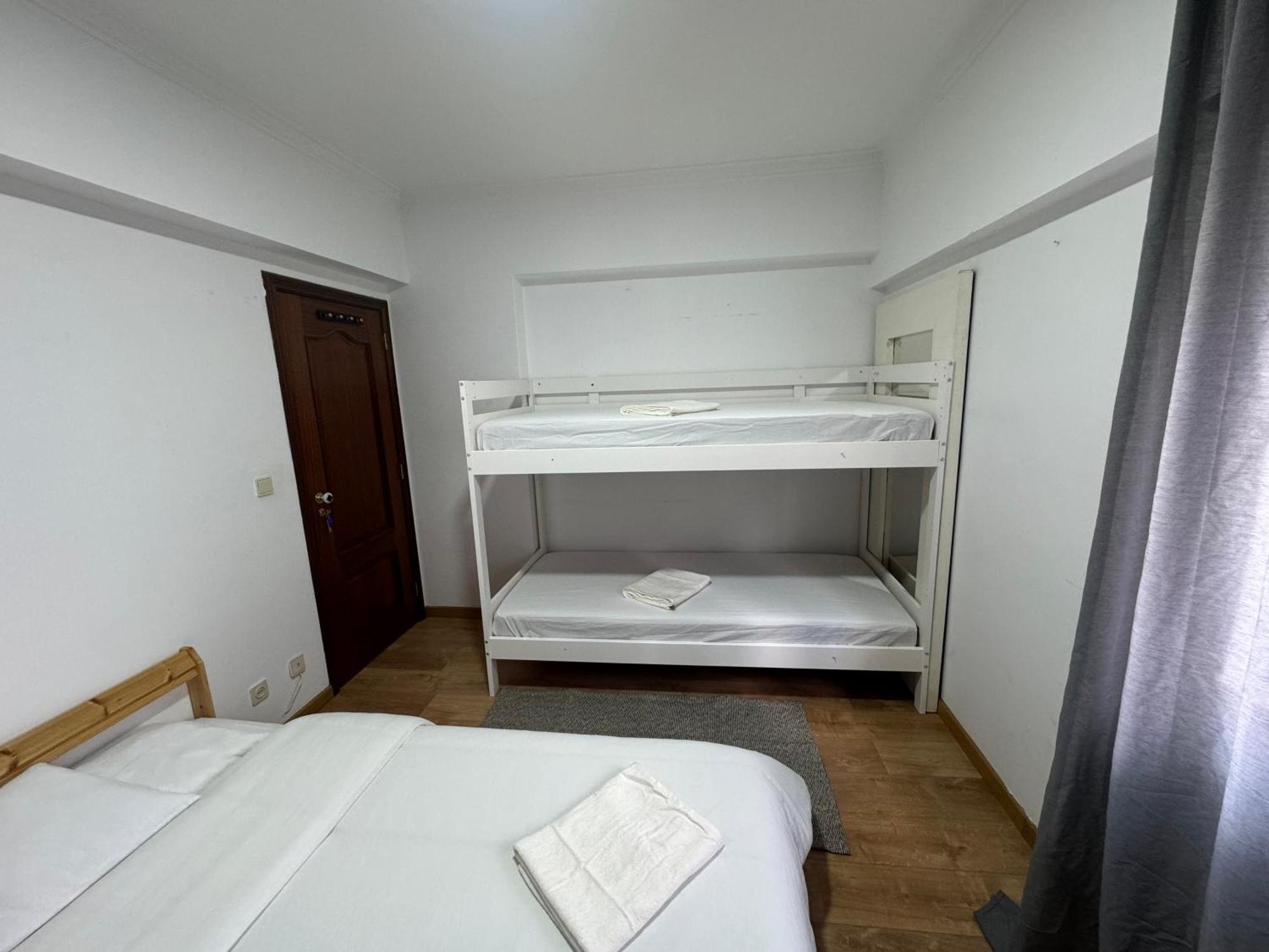 Airport And Bus Station Home Lisboa Стая снимка